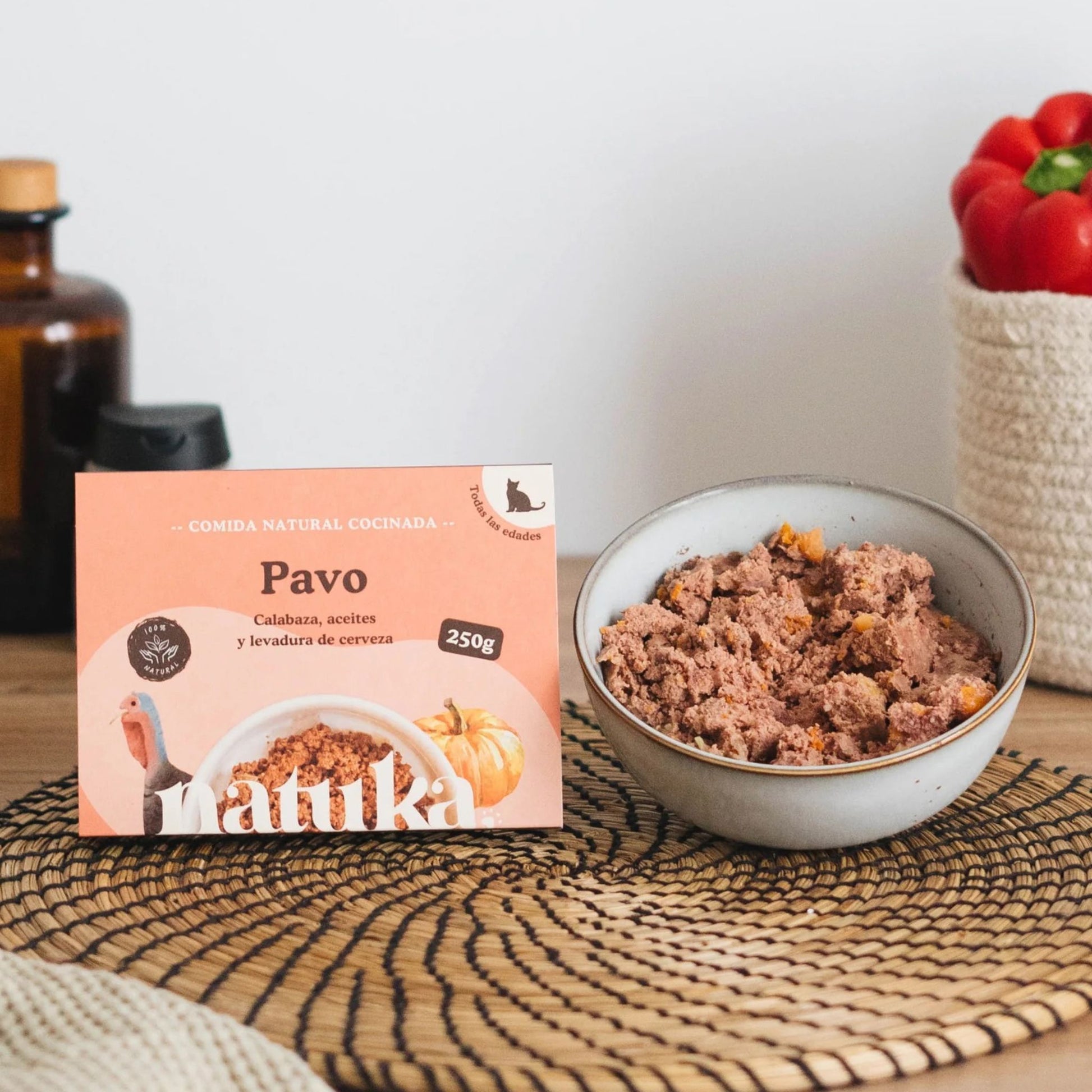 Natuka, comida natural cocinada monoproteica, receta de pavo para gatos de todas las edades.