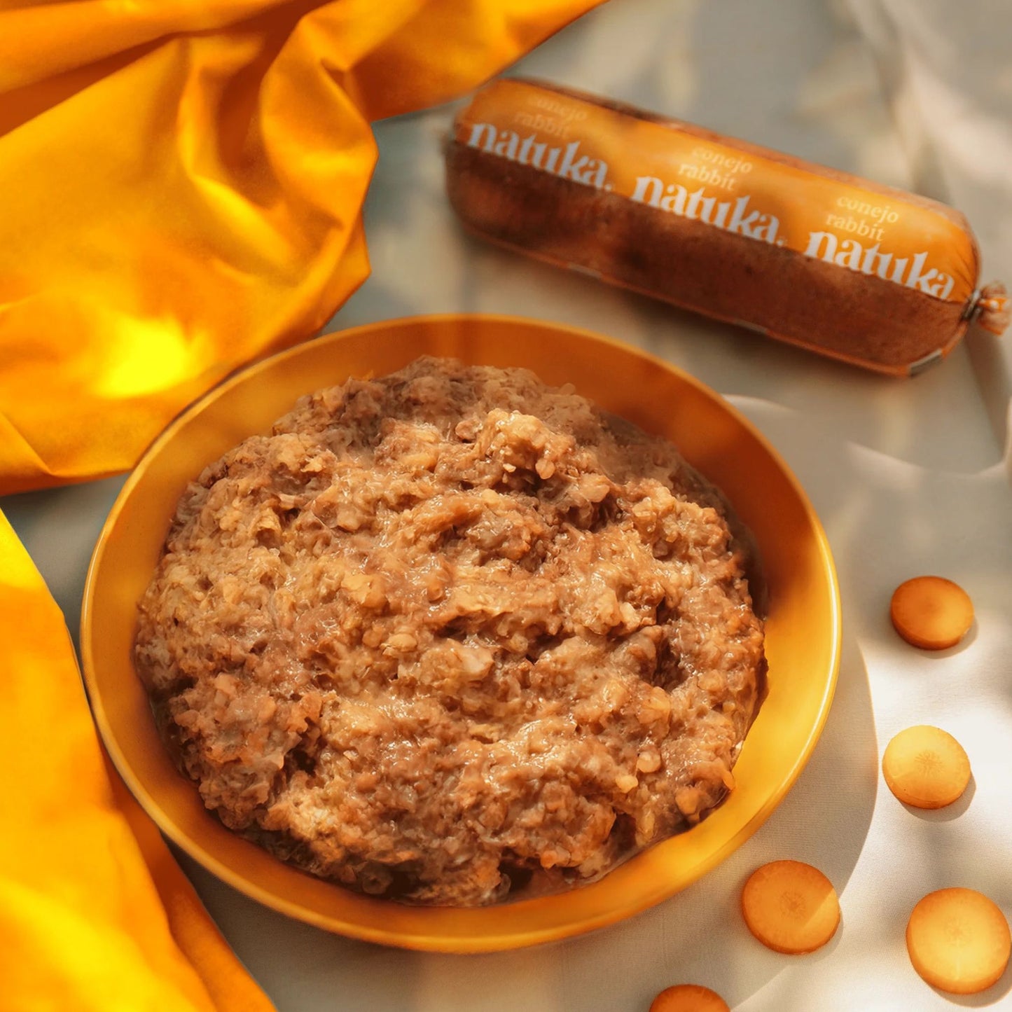Natuka, menú monoproteico de alimentación cruda BARF elaborado con conejo para perros de todas las edades y tamaños. Formato en salchicha.
