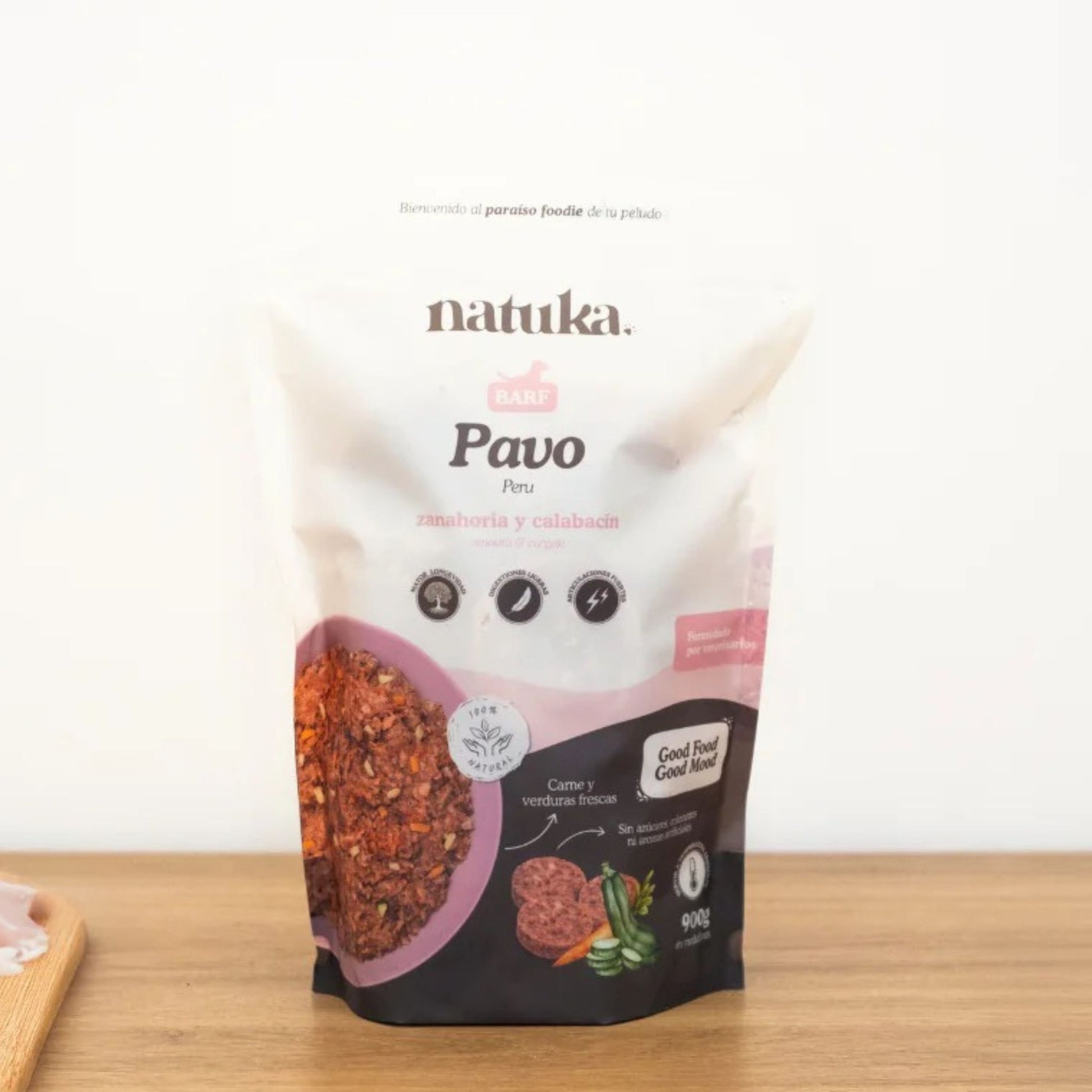 Natuka, menú monoproteico de alimentación cruda BARF elaborado con pavo para perros de todas las edades y tamaños. Formato en medallones.