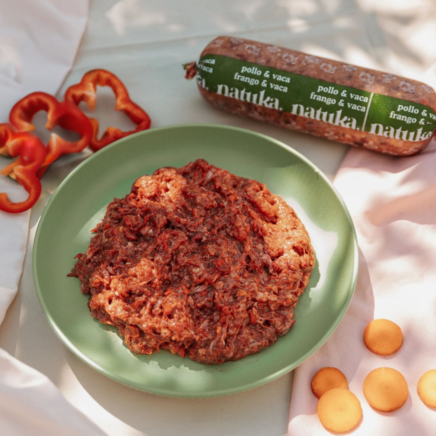Natuka, menú de alimentación cruda BARF  elaborado pollo y vaca para perros de todas las edades y tamaños