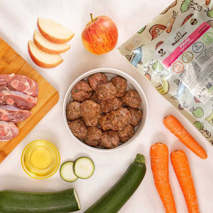 Naturcanin, menú monoproteico de alimentación cruda BARF elaborado con pavo para perros de todas las edades y tamaños. Formato: albóndigas en bolsa de 900 g.