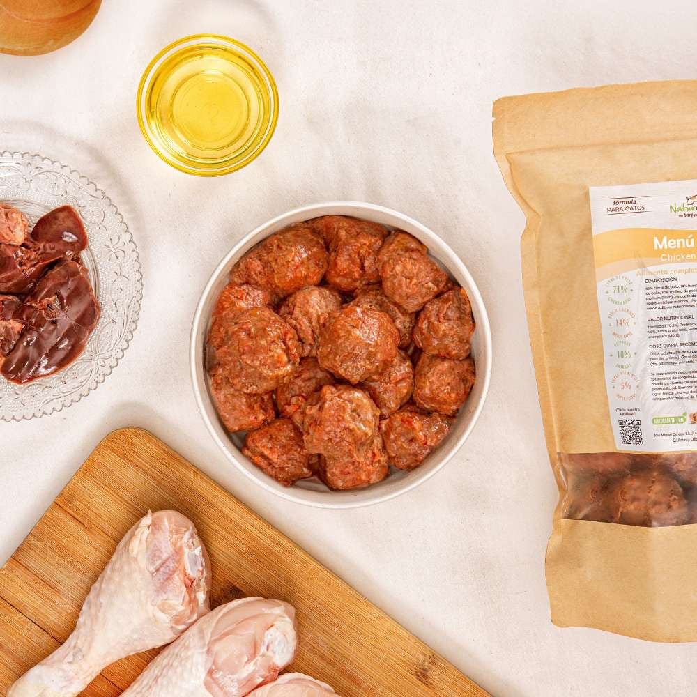 Naturcanin, menú monoproteico de alimentación cruda BARF elaborado con pollo para gatos de todas las edades